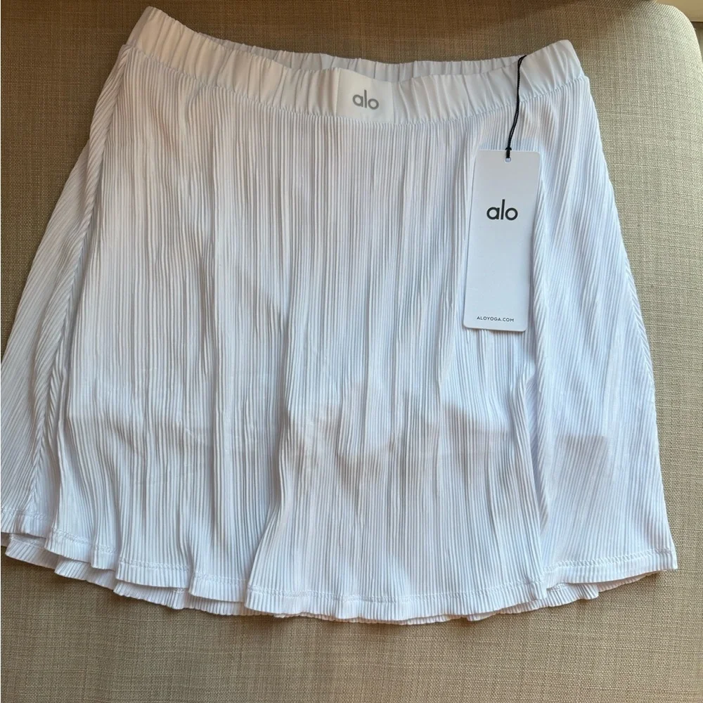 Alo yoga skirt.